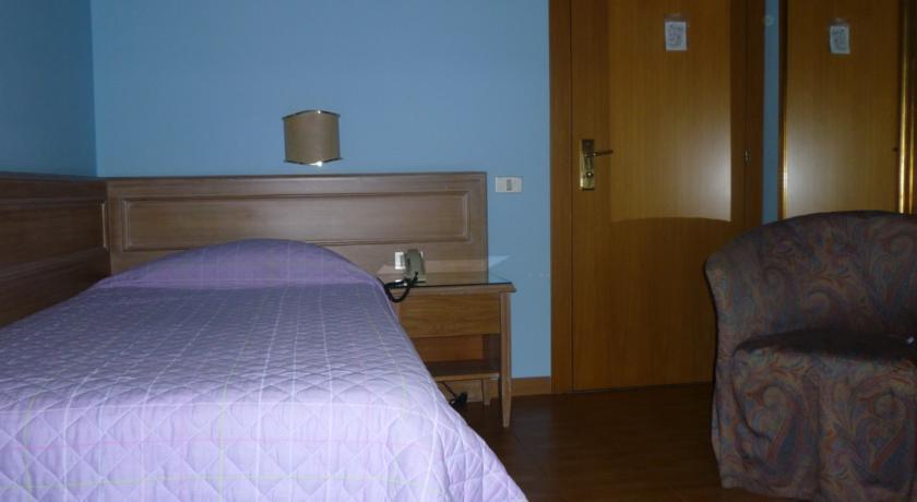 Hotel Ascot Binasco Exterior foto